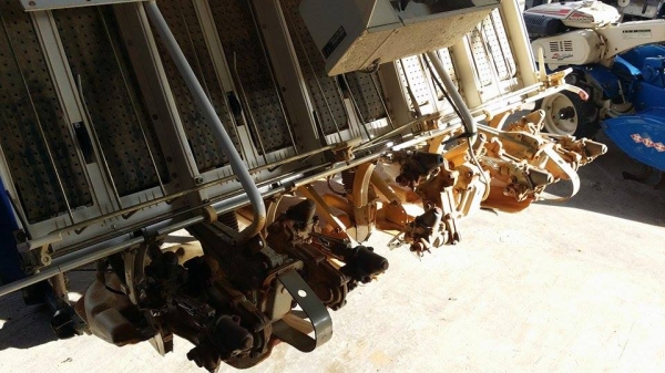 นำเข้าจากญี่ปุ่น รถดำนานั่งขับ ISEKI   รุ่น PG53 เก่าญี่ปุ่น พร้อมกล่องหยอดปุ๋ย  ดำนา 5 แถว สภาพสวย