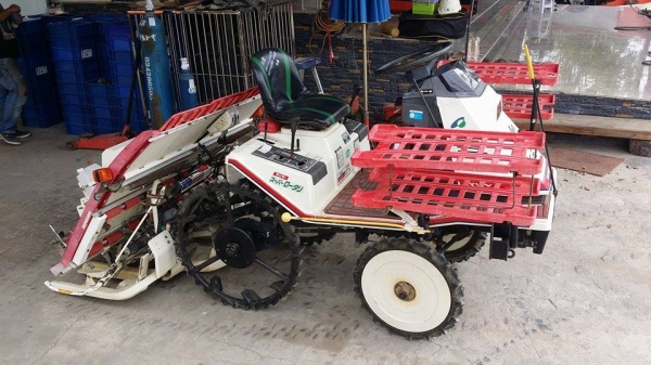 นำเข้าจากญี่ปุ่น รถดำนานั่งขับ YANMAR รุ่น  RR40  (1) ดำนา 4 แถว  พร้อมกล่องหยอดปุ๋ยน้ำด้านท้าย  เก่าญี่ปุ่น