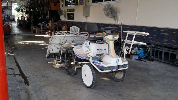 นำเข้าจากญี่ปุ่น รถดำนานั่งขับ ISEKI  รุ่น MINI 50  เก่าญี่ปุ่น  ดำนา 5 แถว สภาพดี เครื่องยนต์ติดง่าย สภาพสวยพร้อมใช้งาน