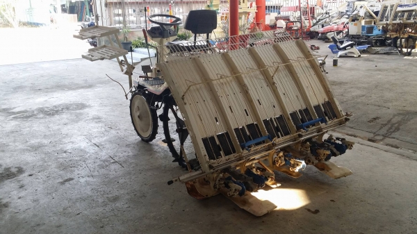 นำเข้าจากญี่ปุ่น รถดำนานั่งขับ ISEKI  รุ่น MINI 50  เก่าญี่ปุ่น  ดำนา 5 แถว สภาพดี เครื่องยนต์ติดง่าย สภาพสวยพร้อมใช้งาน