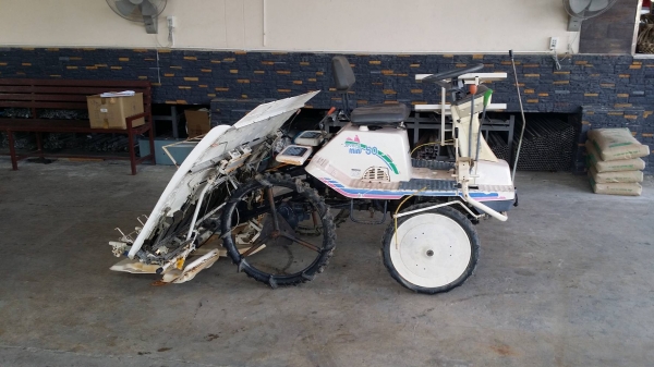 นำเข้าจากญี่ปุ่น รถดำนานั่งขับ ISEKI  รุ่น MINI 50  เก่าญี่ปุ่น  ดำนา 5 แถว สภาพดี เครื่องยนต์ติดง่าย สภาพสวยพร้อมใช้งาน