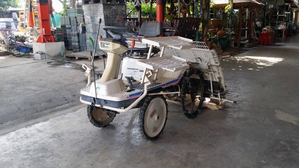 นำเข้าจากญี่ปุ่น รถดำนานั่งขับ ISEKI  รุ่น MINI 50  เก่าญี่ปุ่น  ดำนา 5 แถว สภาพดี เครื่องยนต์ติดง่าย สภาพสวยพร้อมใช้งาน