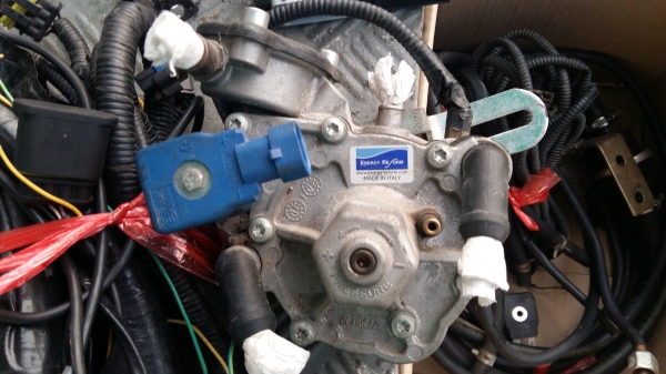 ขายด่วนครับ ชุดแก๊สหัวฉีด ENERGY REFORM ผึ่งถอดออกจากรถเก๋งครับ