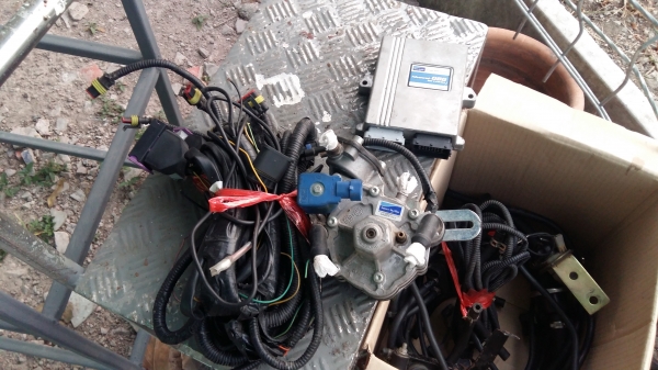 ขายด่วนครับ ชุดแก๊สหัวฉีด ENERGY REFORM ผึ่งถอดออกจากรถเก๋งครับ