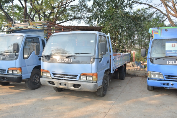 ISUZU NPR 120 hp ฝาขาว กระบะคาร์โก้ ยาว 4.30 m