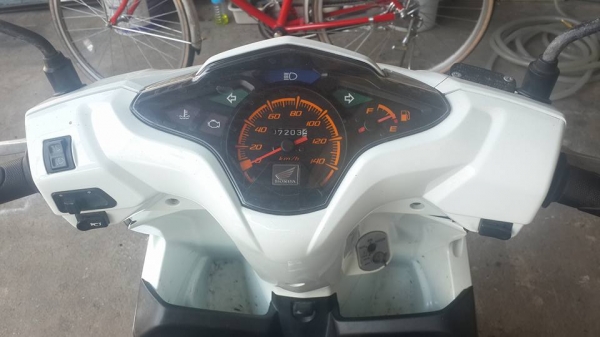 ขายฮอนด้าคลิ๊ก 110i ปี 51 สีขาว