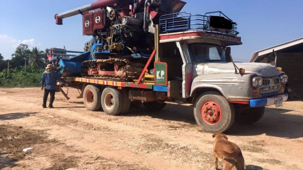 หลุดจองขายด่วนทำสีมาใหม่ในรูปเป็นสีเดิมสภาพสวย รถลากรถเกี่ยวบ้านๆ  ต้องใช้เงินด่วนครับ 0857129098