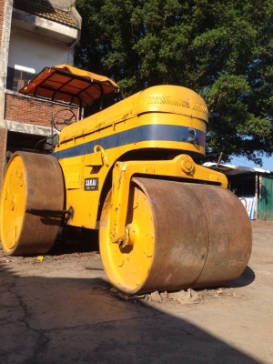 ขายด่วนรถบด3ล้อเหล็กSAKAI KM8 เครื่องอีซูซุDA120 พร้อมใช้งาน