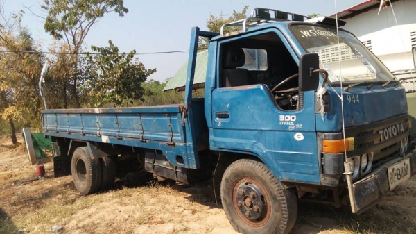 ขายรถ6ล้อ TOYOTA เครื่อง110แรง ยาว4.30เมตร สภาพพร้อมใช้งาน เอกสารพร้อมโอน สนใจโทร 090-8588220คุณนะ 093-3258446คุณบิว หรือเข้าดูสินค้าอื่นๆได้ที่ www.truck.in.th/498 หรือเพจFacebook ณรงค์ ซื้อขายรถมือสอง (เว็บไซต์ส่วนตัว) หรือFacebook คุณนะ รถบรรทุก