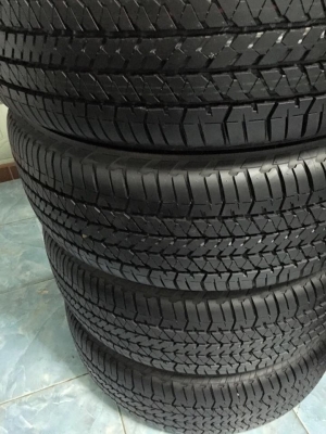 ขายยางบริสโตน 255/60/18 ปลายปี15 ราคาถูกๆๆ