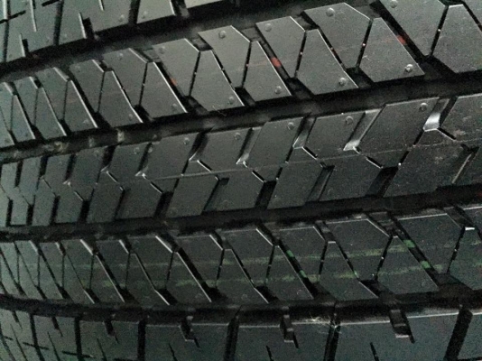 ขายยางบริสโตน 255/60/18 ปลายปี15 ราคาถูกๆๆ