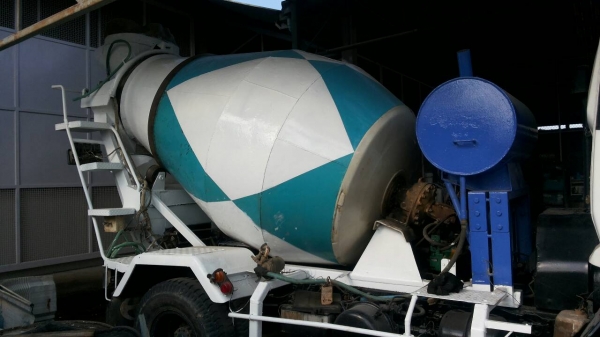 รถฮีโน่  6  ล้อ โม่ปูน FC170A / 180 แรงม้า. ปี 48.   สนใจติดต่อ  081 - 6079515