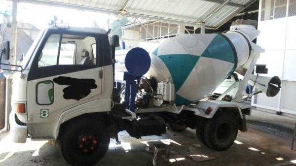 รถฮีโน่  6  ล้อ โม่ปูน FC170A / 180 แรงม้า. ปี 48.   สนใจติดต่อ  081 - 6079515