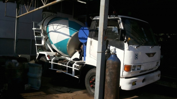 รถฮีโน่  6  ล้อ โม่ปูน FC170A / 180 แรงม้า. ปี 48.   สนใจติดต่อ  081 - 6079515