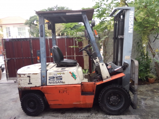ขายฟอร์คลิฟท์ดีเซลนิสสัน 2.5 ตัน เสา 3.3 เมตร เกียร์ออโต้ 0813535948