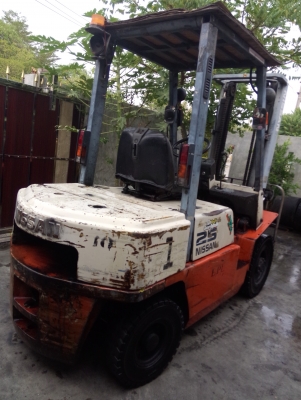 ขายฟอร์คลิฟท์ดีเซลนิสสัน 2.5 ตัน เสา 3.3 เมตร เกียร์ออโต้ 0813535948