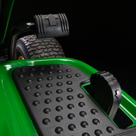 รถตัดหญ้านั่งขับ ยี่ห้อ John Deere รุ่น D140 ตัดหญ้าได้กว้าง 48" รถตัดหญ้านั่งขับ ยี่ห้อ John Deere รุ่น D140 ตัดหญ้าได้กว้าง 48"