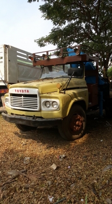 รถหกล้อใหญ่ ติดเครน