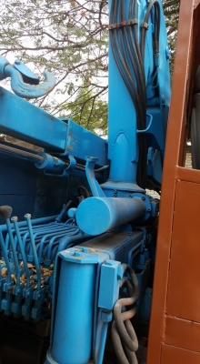 รถหกล้อใหญ่ ติดเครน