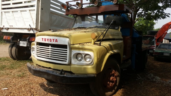 รถหกล้อใหญ่ ติดเครน