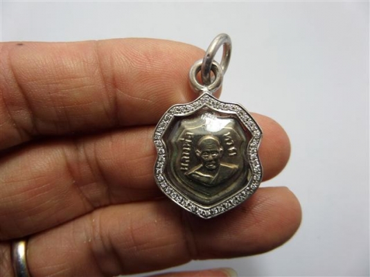 หัวแหวนหลวงปู่ทวดฝังเพชรแท้