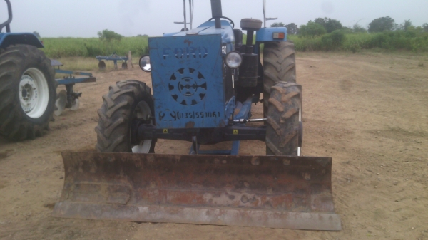 ขายรถไถFORDรุ่น6640  4X4คานหน้าคาลาโล่  เอกสารเล่มทะเบียนพร้อม