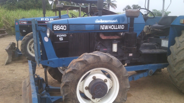 ขายรถไถFORDรุ่น6640  4X4คานหน้าคาลาโล่  เอกสารเล่มทะเบียนพร้อม