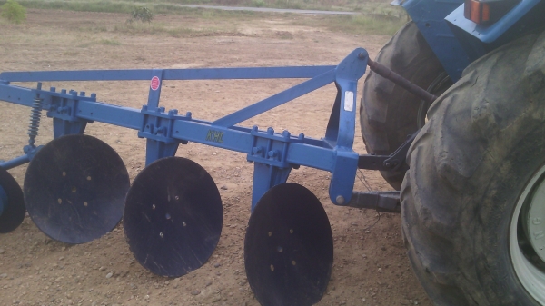 ขายรถไถFORDรุ่น6640  4X4คานหน้าคาลาโล่  เอกสารเล่มทะเบียนพร้อม