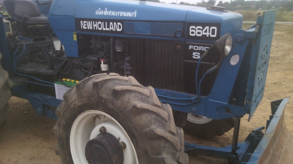 ขายรถไถFORDรุ่น6640  4X4คานหน้าคาลาโล่  เอกสารเล่มทะเบียนพร้อม