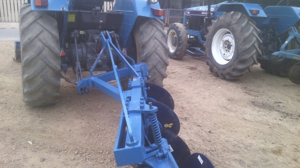 ขายรถไถFORDรุ่น6640  4X4คานหน้าคาลาโล่  เอกสารเล่มทะเบียนพร้อม