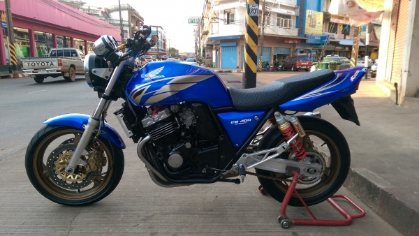 ขายคับ HONDA CB400 ปี98เวอร์ชั่นSไมล์แดง สีสวย ท่อแต่งzero แฮนด์บาร์ ไฟเลี้ยวแต่ง อินวอยส์ สรรพสามิตร ราคา 67500 บาท ส่งได้ทั่วไทยคับ สนใจติดต่อ 081-0578282 FACEBOOK ชาญณรงค์ ป๊อป ชัยอมฤต ไอดีไลน์ POPBIGBIKESAKON คับ สนใจรถสวย ถูก ดี ต้อง POP BIGBIKE SAKO