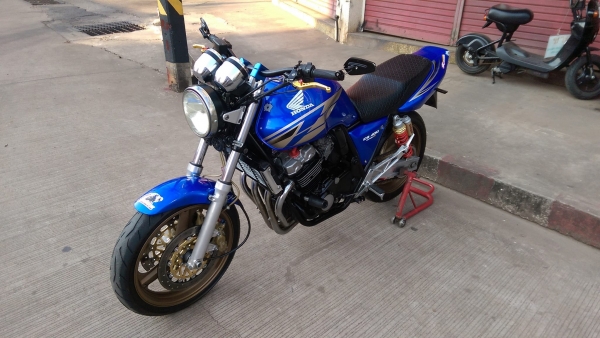 ขายคับ HONDA CB400 ปี98เวอร์ชั่นSไมล์แดง สีสวย ท่อแต่งzero แฮนด์บาร์ ไฟเลี้ยวแต่ง อินวอยส์ สรรพสามิตร ราคา 67500 บาท ส่งได้ทั่วไทยคับ สนใจติดต่อ 081-0578282 FACEBOOK ชาญณรงค์ ป๊อป ชัยอมฤต ไอดีไลน์ POPBIGBIKESAKON คับ สนใจรถสวย ถูก ดี ต้อง POP BIGBIKE SAKO