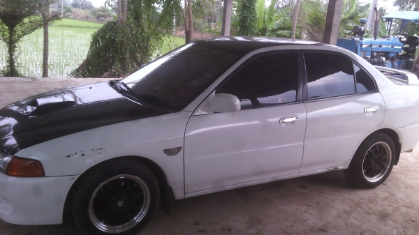 ขายรถเก๋งมิตซูท้ายเบนซ์ MITSUBISHI LANCER เก๋งสองตอน สีขาวดำ รถบ้าน
