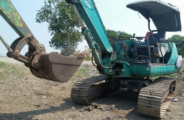 ขายรถแบคโฮ KOMATSU PC-40-7 ปั้มนิ้ว สะภาพดี สวย ราคา420000 สนใจโทรจองเลย ขายรถแบคโฮ KOMATSU PC-40-7 ปั้มนิ้ว สะภาพดี สวย ราคา420000 สนใจโทรจองเลย