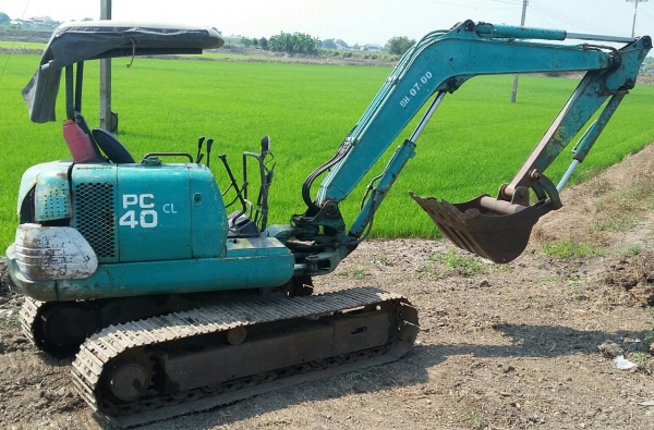 ขายรถแบคโฮ KOMATSU PC-40-7 ปั้มนิ้ว สะภาพดี สวย ราคา420000 สนใจโทรจองเลย ขายรถแบคโฮ KOMATSU PC-40-7 ปั้มนิ้ว สะภาพดี สวย ราคา420000 สนใจโทรจองเลย