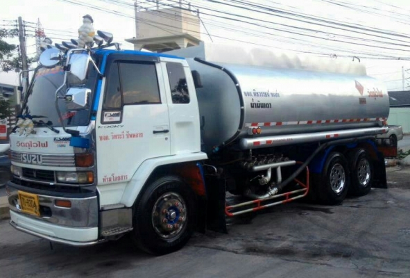 มี2คัน สิบล้อ อีซูซุ ร็อค195นางฟ้าแท้ บรรทุกถังน้ำมัน16,000ลิต อุปกรณ์ครบ สภาพดีสวยจัดนางฟ้าจริงๆ ทะเบียนพร้อมโอน