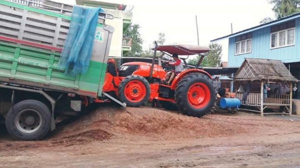 ปัญญาแทรคเตอร์..จัดมาให้ครับ ด่วน!!!คูโบต้า M7040พร้อมใบมีดคานล่าง รถไร่สีเดิมๆ จัดส่ง อ.คลองขลุง จ.กำแพงเพชร