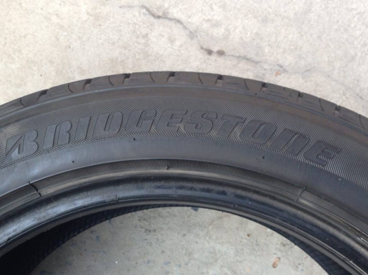 ยาง Bridgstone 225-50-17 made in japan ปี 13 ครบชุด 4 เส้น 3900 สภาพสวยๆไม่บวมดอกยางเหลือเยอะเอาไปวิ่งกันใด้อีกยาวค่ะ