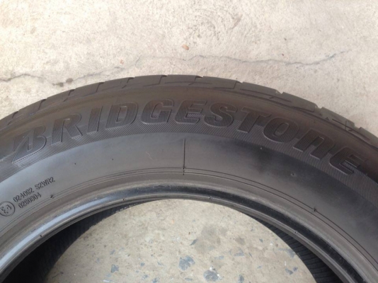 ยาง Bridgstone 215-60-16 ปี 13 รุ่น ECOPLa ครบชุด 4 เส้น 2800 ไม่ควรพลาด สภาพสวยๆไม่บวมไม่กินข้างดอกยางเหลือเยอะเอาไปวิ่งกันใด้อีกยาวค่ะ