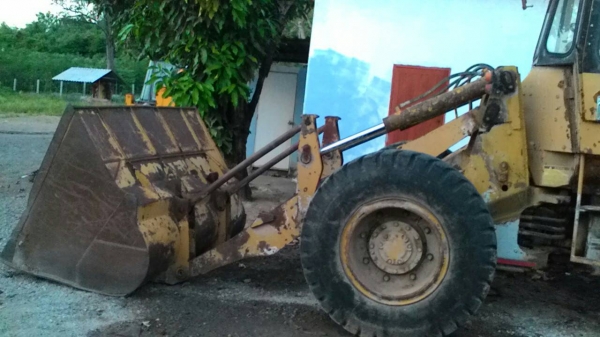 ขายรถตักล้อยาง CAT-910 พร้อมใช้ ราคา.550000 สนใจนัดดูรถล่วงหน้าครับ