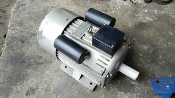 ==== SOLD ==== มอเตอร์ USHITA 10 HP. 220V. 2 สายไฟบ้าน ของใหม่เก่าเก็บ วิ่งเงียบพร้อมใช้