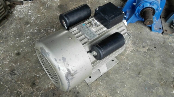==== SOLD ==== มอเตอร์ USHITA 10 HP. 220V. 2 สายไฟบ้าน ของใหม่เก่าเก็บ วิ่งเงียบพร้อมใช้