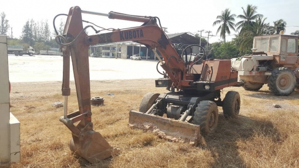ขาย แบคโฮเล็กล้อยาง KUBOTA สภาพพร้อมใช้งาน