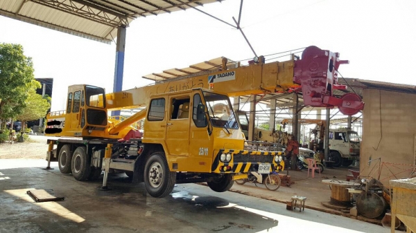 ขาย รถเครน 10 ล้อ TADANO 25 ตัน เครื่อง+ช่วงล่าง FUSO 260 แรงม้า เอกสารเล่มทะเบียนเต็ม รถใช้งานอยู่ทุกวัน ราคาคุยกันได้ครับ