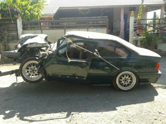 BMW 318I ปี97 สีเขียว โอนลอยๆ หรือ เเยกเป็นอะไหลได้ทั้งคันมีหลายรุ่นทั้งเก๋งเเละกระบะ เเยกขายทุกคัน