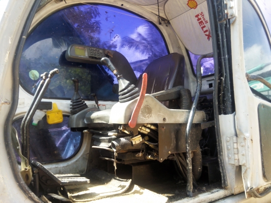 ขายรถแบคโฮ KOBELCO SK200-Vธรรมดา เอกสารอินวอย ราคา 850000