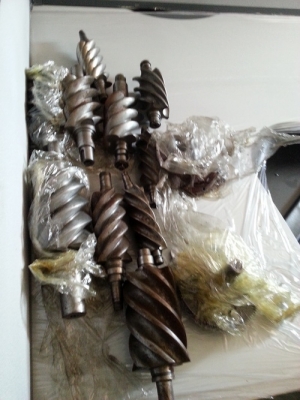 ขายเหมาปั๊มลมสกรูและแอร์ไดเออ ทั้งหมด 8 เครื่อง ต้องซ่อม ขนาด 35-70 แรง รวม 85000