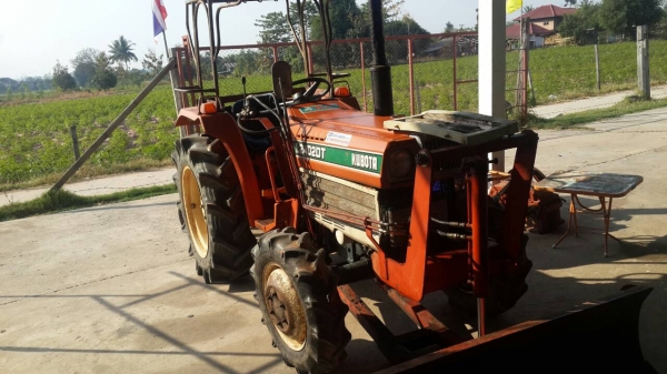 ขายรถไถ KUBOTA L240 2DT 24 แรงม้า 2 เพลา ใบมีดดันหน้า 5 จาน ราคา 115000