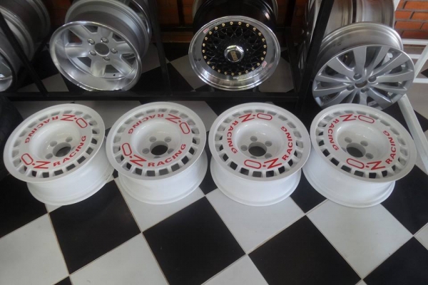 OZ RACING 15x7 ET-15 5/114 ชุดละ9500บาท