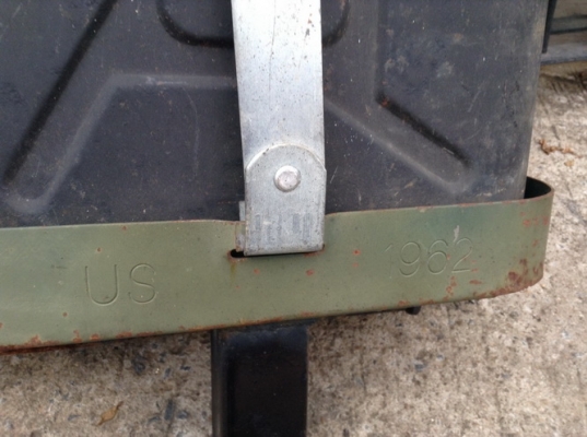 ขายถังน้ำมันพร้อมถาด